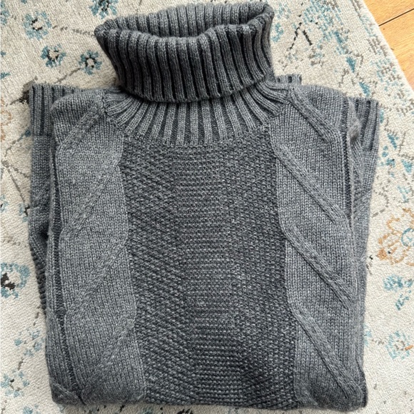Gray Frank & Oak turtleneck - Picture 3 of 4